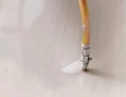 长沙瓷砖空鼓维修公司专业解答在瓷砖铺贴过程中，如果使用的砂料过粗（如全部使用了粗砂），可能会导致以下问题